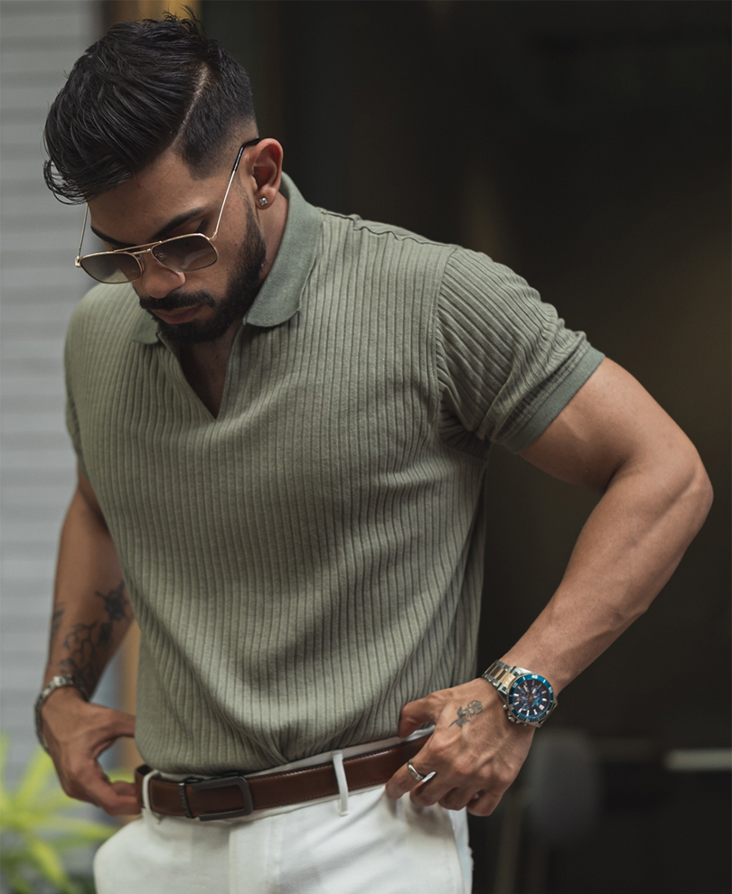 green-solid-structured-regular-fit-half-sleeve-t-shirt